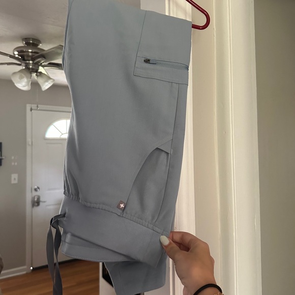 NWT Figs Scrubs - Picture 3 of 5